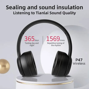 The P47 wireless headphones with text emphasizing their sealing and sound insulation for high-quality listening.